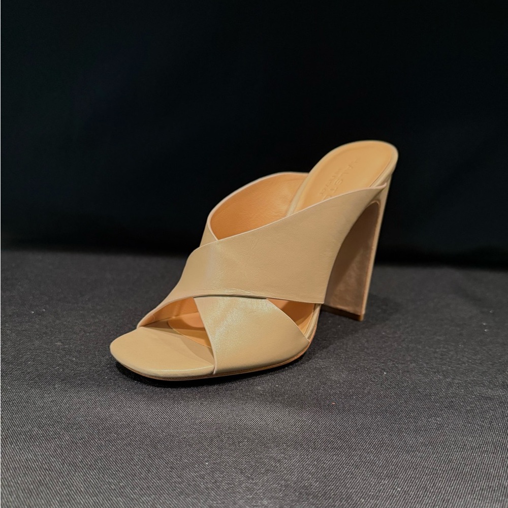 Halston Heritage Tan Heels Elegant Mule Design - Picture 2 of 14